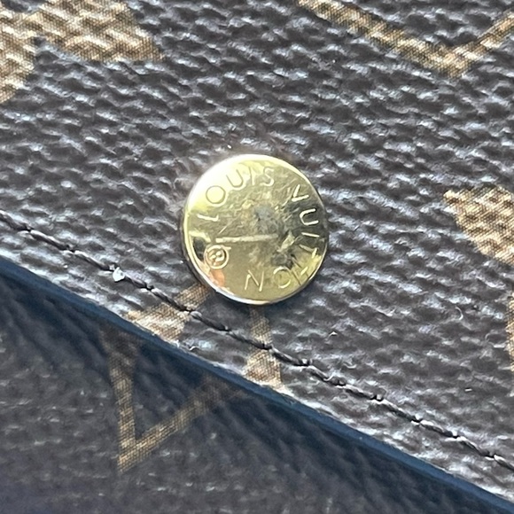 Louis Vuitton 6 key holder - Picture 6 of 10